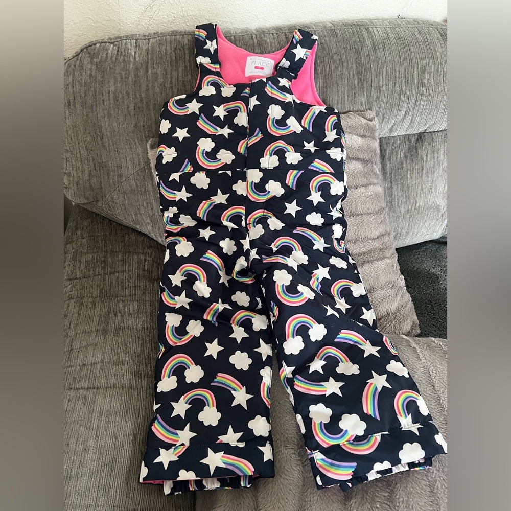 Little girls snow suit
Great condition